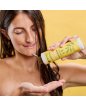 ragazza con shampoo salvia bio e limone